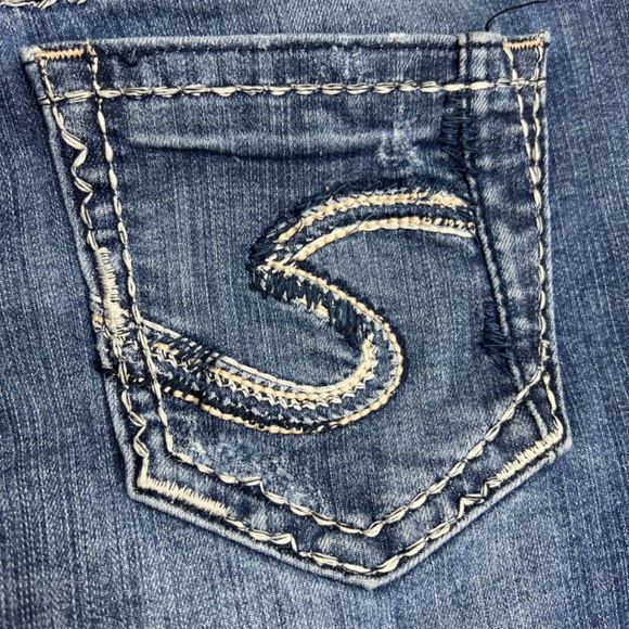 |•SILVER JEANS•| 'Berkley Short' Stretch Jean Shorts W26xL3 - Picture 7 of 13